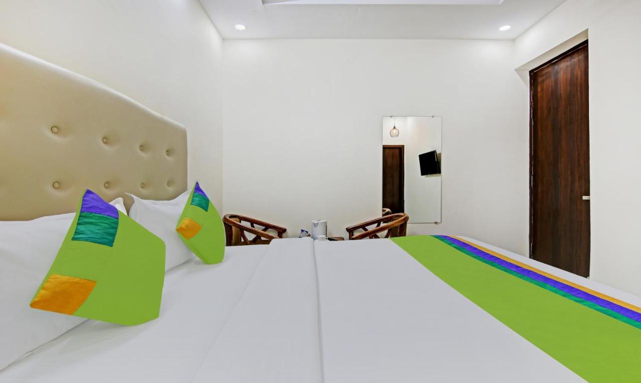 Treebo Royal Empire Adarsh Nagar, Chandigarh Hotel Exterior photo
