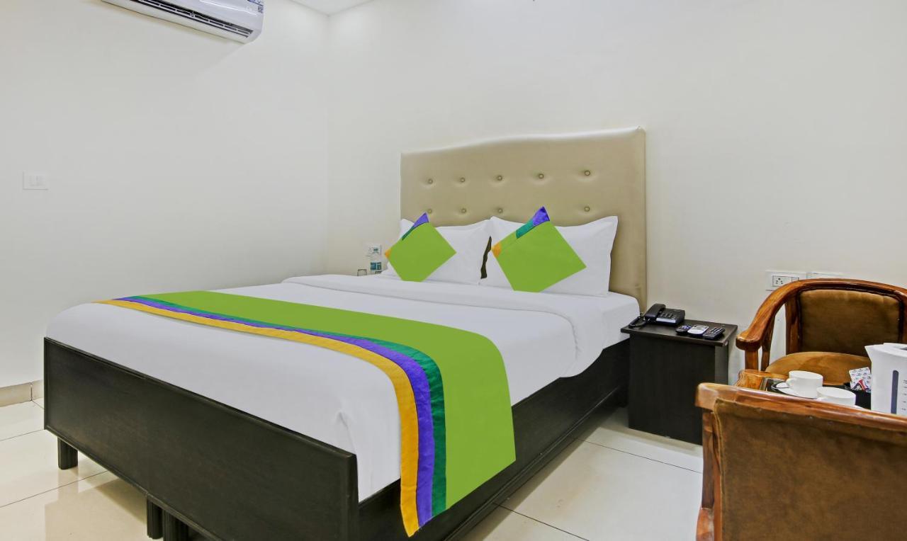 Treebo Royal Empire Adarsh Nagar, Chandigarh Hotel Exterior photo