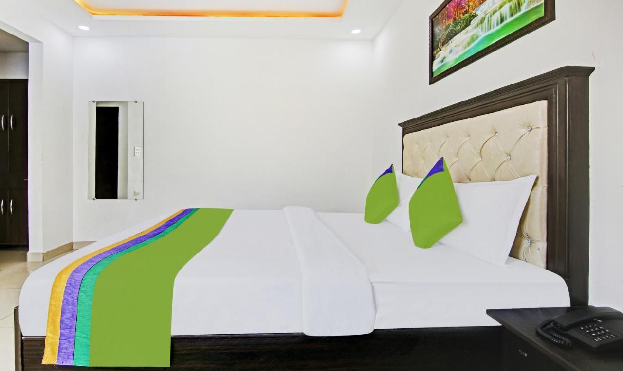 Treebo Royal Empire Adarsh Nagar, Chandigarh Hotel Exterior photo