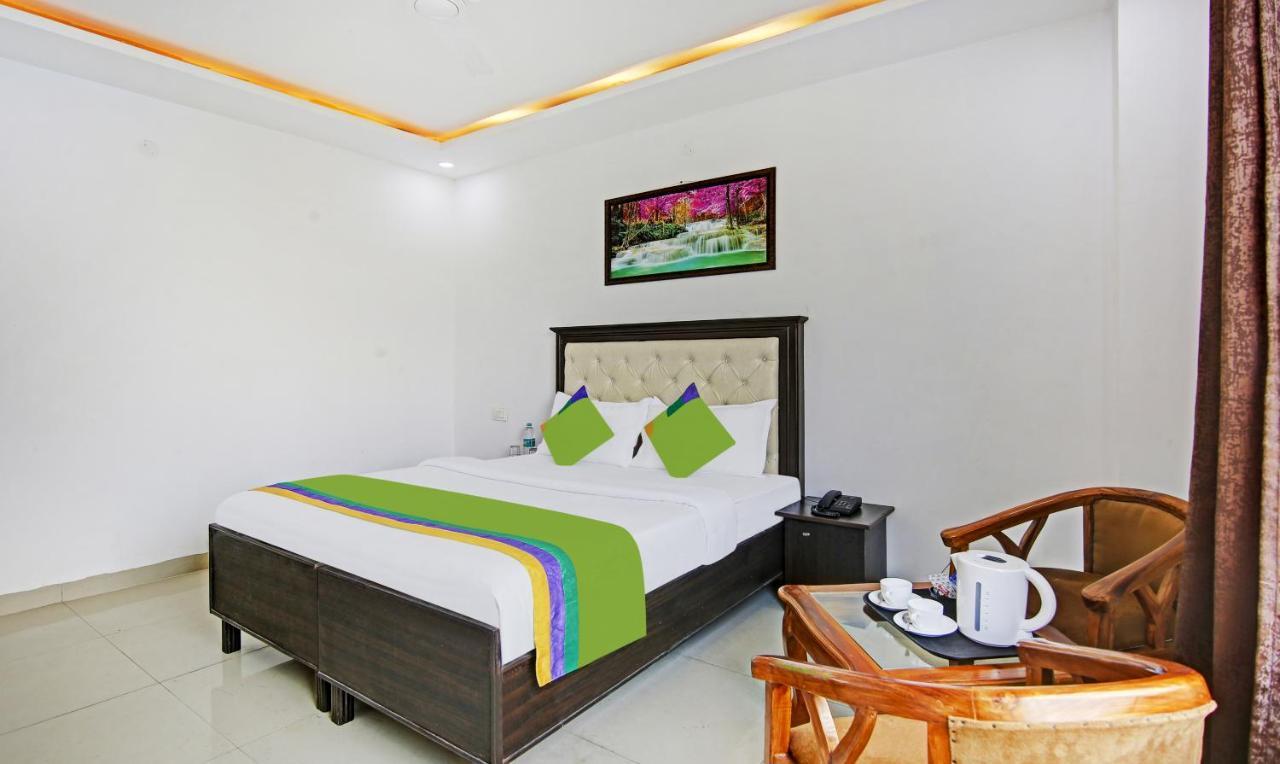 Treebo Royal Empire Adarsh Nagar, Chandigarh Hotel Exterior photo
